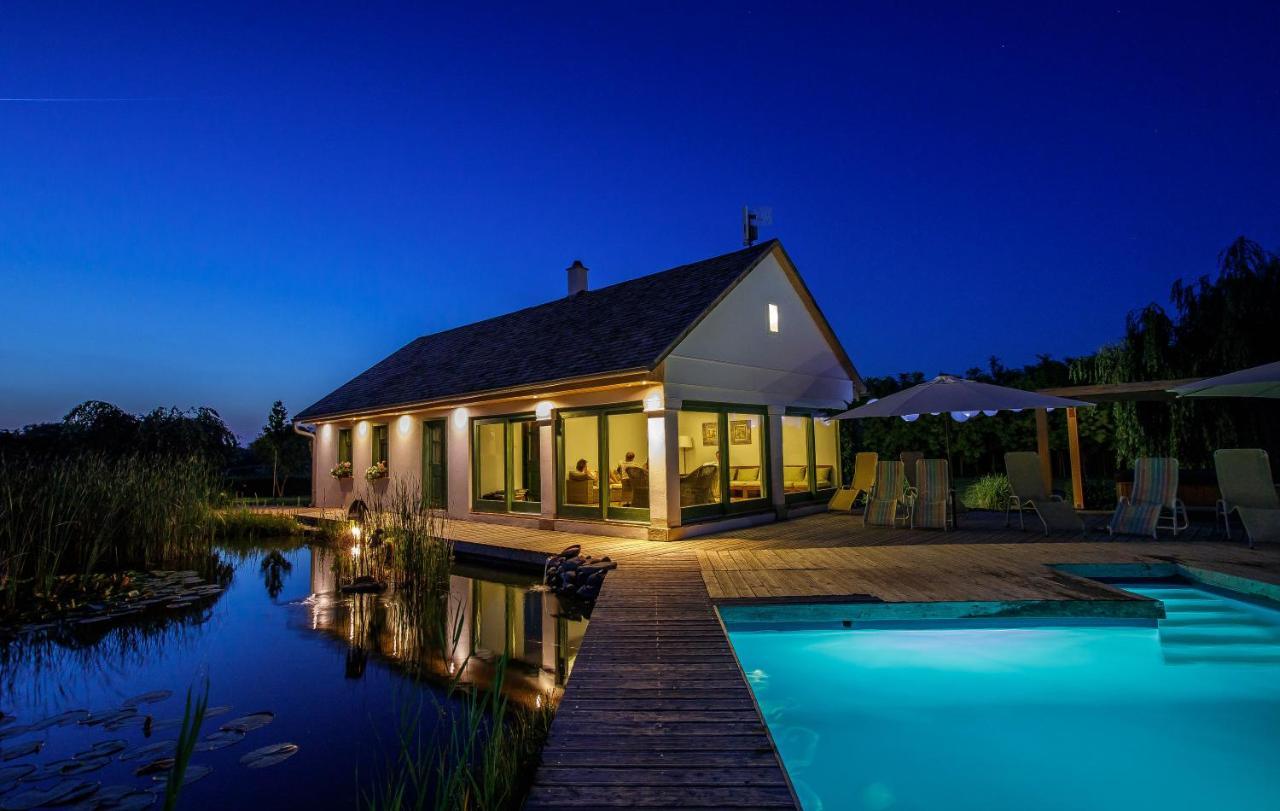 Paskom Cottage Lajoskomarom Ngoại thất bức ảnh