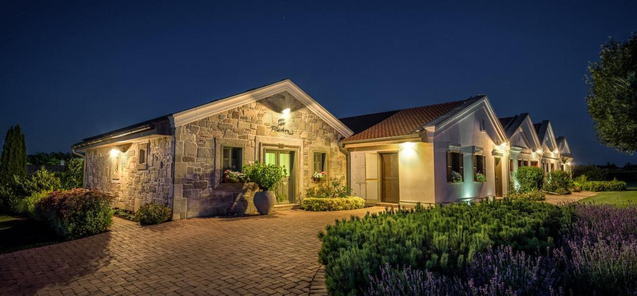 Paskom Cottage Lajoskomarom Ngoại thất bức ảnh